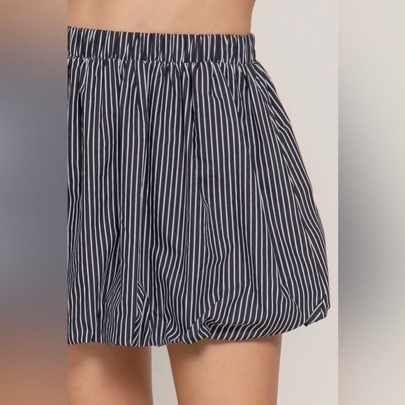 Active USA Black and White Striped Balloon Mini Skirt - Picture 3 of 7